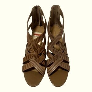 Bandolino Janeera Beige/Taupe Wedge Sandal Size 9M
